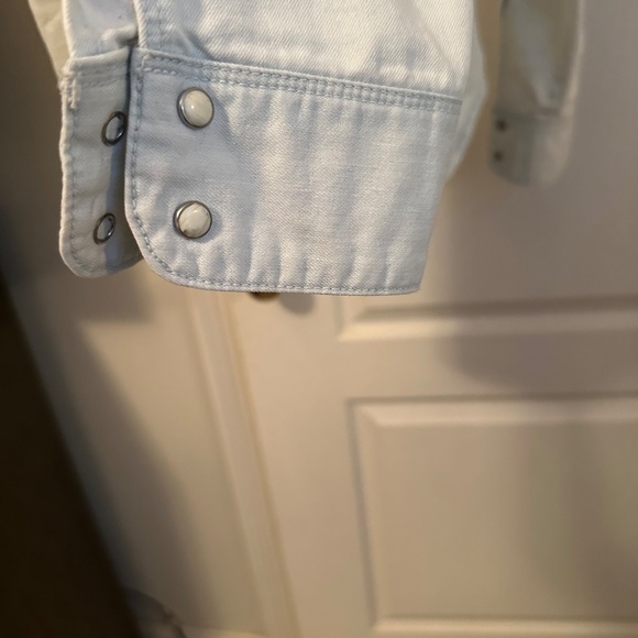 H&M &Denim Light Wash Snap-Front Chambray Shirt - Picture 5 of 6